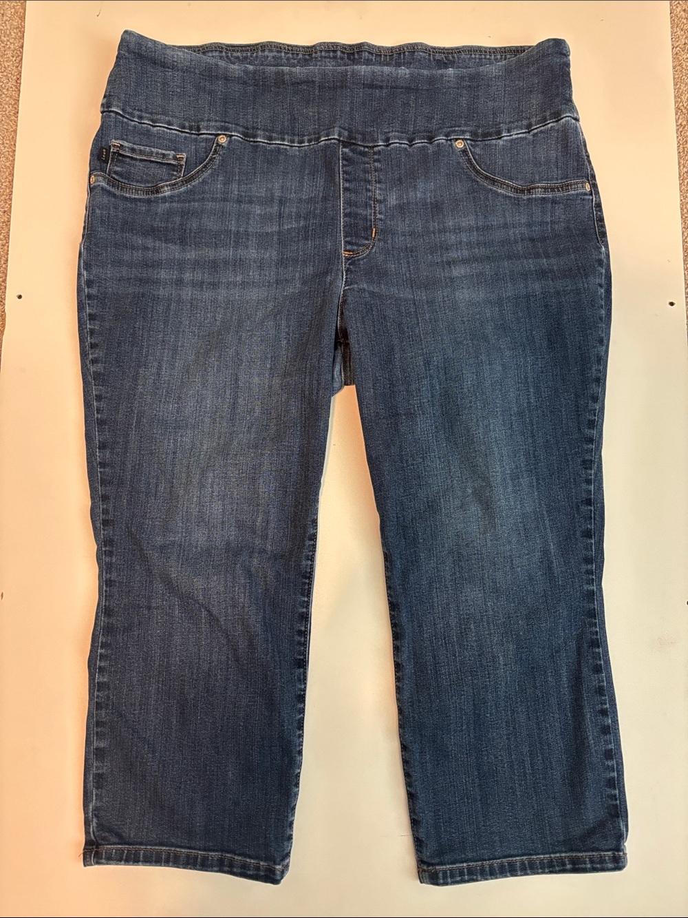 Lee women’s slim fit sculpting mid rise cropped Pull-On Jeans size 20